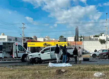 Un muerto y fuertes da&ntilde;os, deja accidente