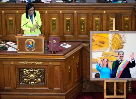 Delcy Rodr&iacute;guez promueve nueva pol&iacute;tica en Venezuela respecto a la industria petrolera