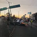 Vuelca veh&iacute;culo en lateral de la Carretera 57