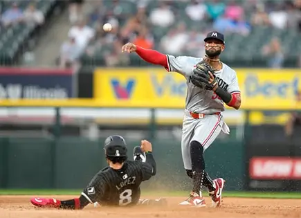Willi Castro y Rockies  acuerdan dos a&ntilde;os