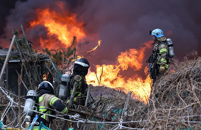 Arrasa el fuego un barrio pobre de Seúl