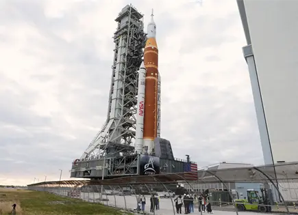 Astronautas parten en viaje tripulado hacia la Luna