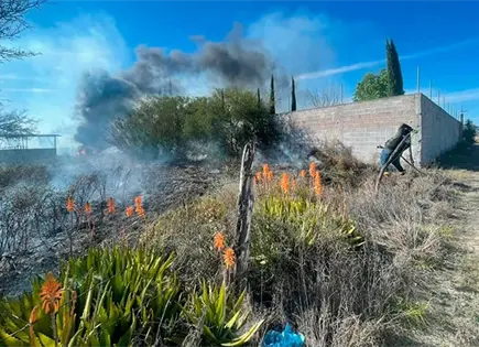Bomberos sofocan peligrosos incendios