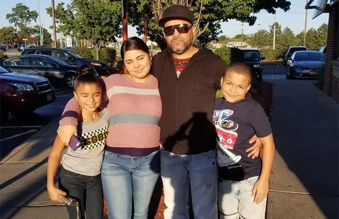 Muere inmigrante en centro de detención
