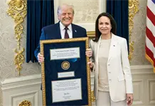 Ola de cr&iacute;ticas a Machado por entregar Nobel de la Paz a Trump