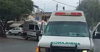 Ambulancia choca con auto en B. Anaya; tres personas resultan lesionadas