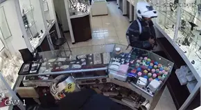 VIDEO | Asaltan joyer&iacute;a en pleno Centro Hist&oacute;rico