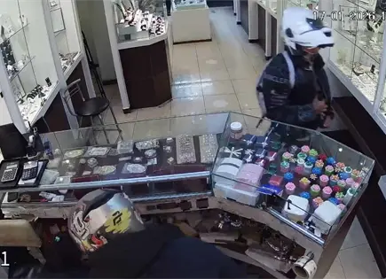 VIDEO | Asaltan joyer&iacute;a en pleno Centro Hist&oacute;rico