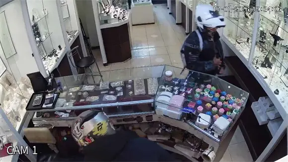 VIDEO | Asaltan joyer&iacute;a en pleno Centro Hist&oacute;rico