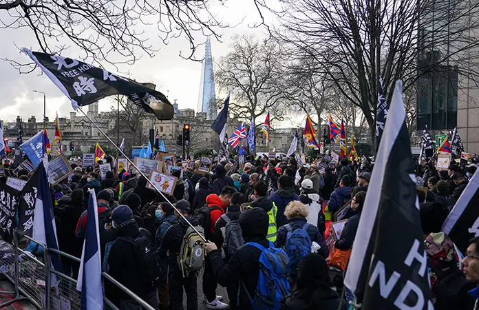 Protestan vs. "megaembajada" de China en RU