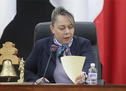 Sara Rocha propone titulaci&oacute;n gratuita