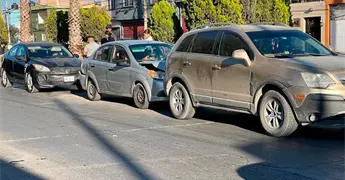 Carambola en avenida M&eacute;xico deja s&oacute;lo da&ntilde;os