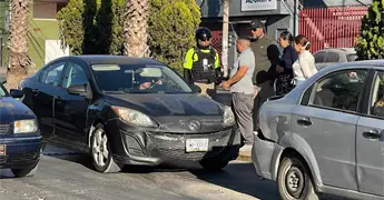 Choque por alcance deja solo da&ntilde;os materiales en la colonia Popular
