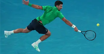 Novak Djokovic alcanza su victoria n&uacute;mero 100 en el Abierto de Australia