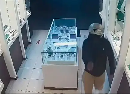 Video | Perpetran un violento asalto en Joyer&iacute;a Rubens