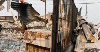 Presidente Boric declara emergencia nacional por devastadores incendios en Chile