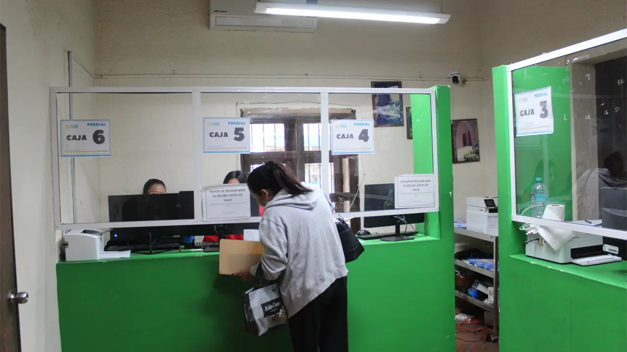 Recaudadoras no respetan horarios de atención en Pozos