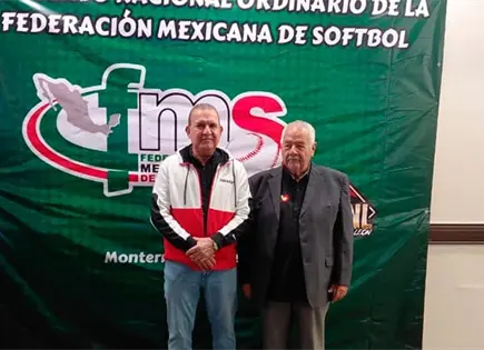 Reconocen trayectoria de Octavio Morquecho