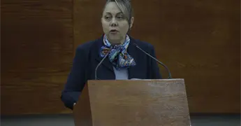 Sara Rocha propone titulaci&oacute;n gratuita