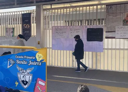 Toman primaria Benito Ju&aacute;rez; piden destituci&oacute;n de directora