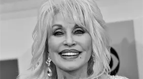 DOLLY PARTON, 80 A&Ntilde;OS ALEJADA DE LOS FOCOS