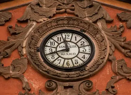 Cumple 100 a&ntilde;os reloj del Edificio Central de la UASLP