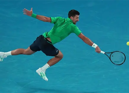 Iguala Djokovic dos r&eacute;cords en AO