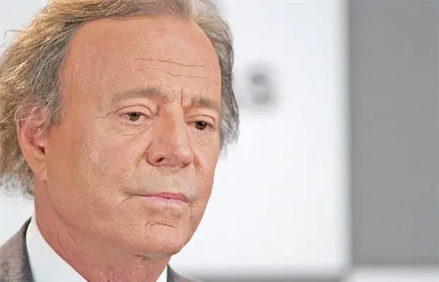 Julio Iglesias pide archivar investigaci&oacute;n contra &eacute;l