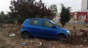 Pierde control y sale del camino en carretera 57