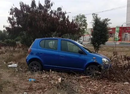 Pierde control y sale del camino en carretera 57