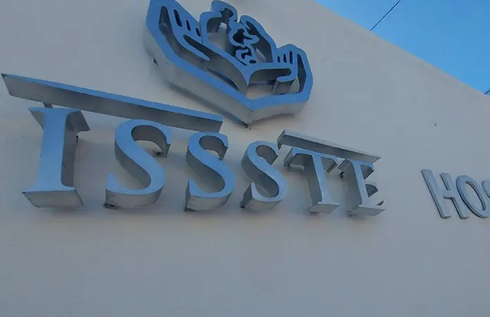 ISSSTE sanciona a médico por tocamientos indebidos a paciente ISSSTE sanciona a médico por tocamientos indebidos a paciente