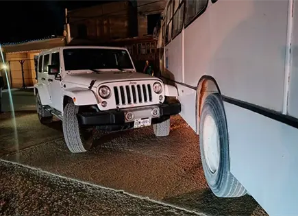 Chofer causa accidente al omitir el alto