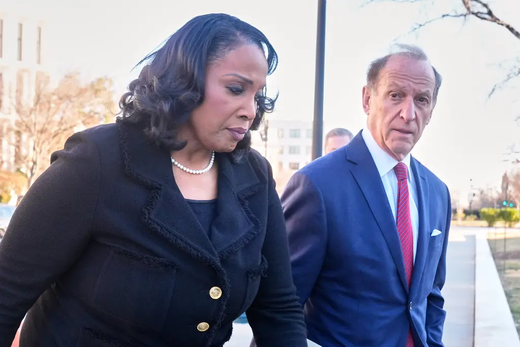 Corte Suprema de EEUU analiza permanencia de gobernadora de la Fed