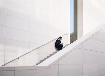 Creadores de contenido contra el uso excesivo de redes sociales