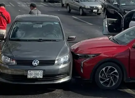 Fotos | Carambola en Salvador Nava provoca caos vehicular