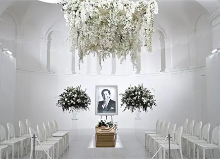 VALENTINO: ADI&Oacute;S AL EMPERADOR DE LA MODA