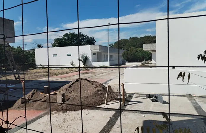 Escuela de Medicina avanza a paso de tortuga