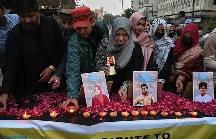 Sube número de víctimas de incendio en Pakistán