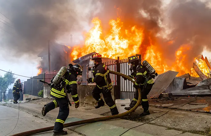 Buscan en Chile extinguir incendios