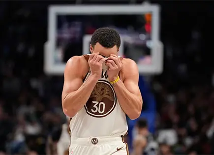 Curry llega a 10 mil intentos de triple