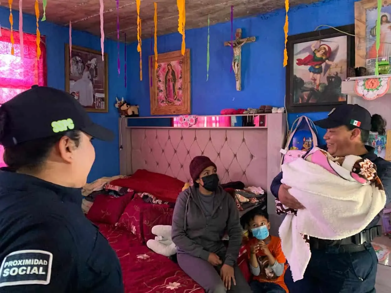 Visita policial a bebé en Derramaderos