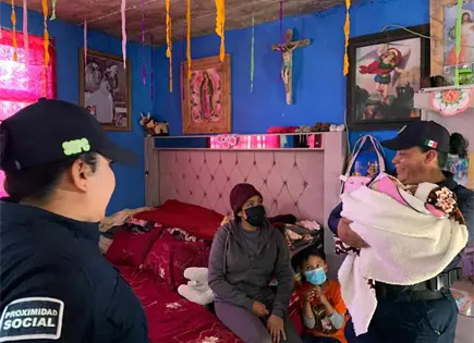 De la patrulla al hogar: policías visitan a Fernanda Guadalupe en Arista De la patrulla al hogar: policías visitan a Fernanda Guadalupe en Arista