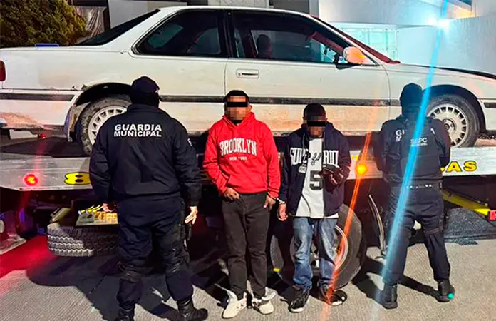 Detienen a dos con un automóvil robado