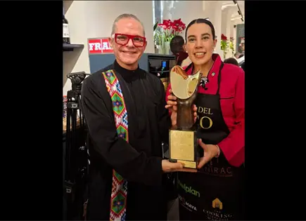 Escultura del Taco de Oro gana reconocimiento en Madrid