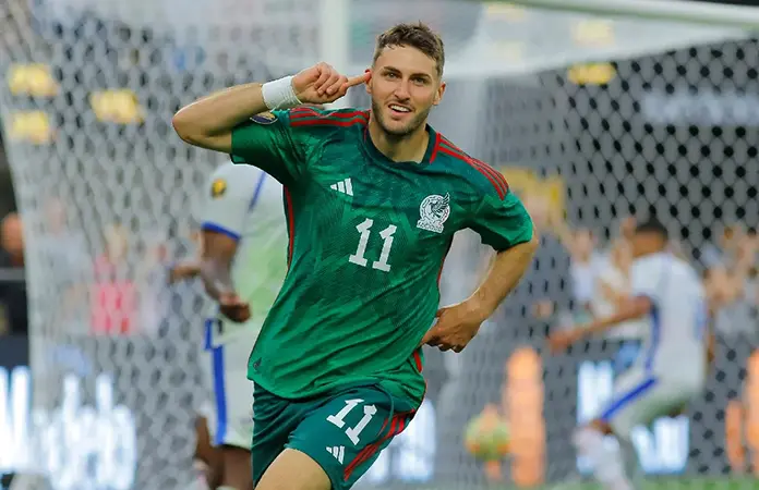 Santiago Giménez sueña en grande