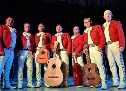 Un &eacute;xito, el primer encuentro de mariachis