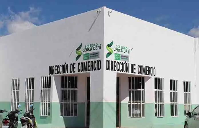 Administraciones pasadas, culpables del rezago en licencias comerciales