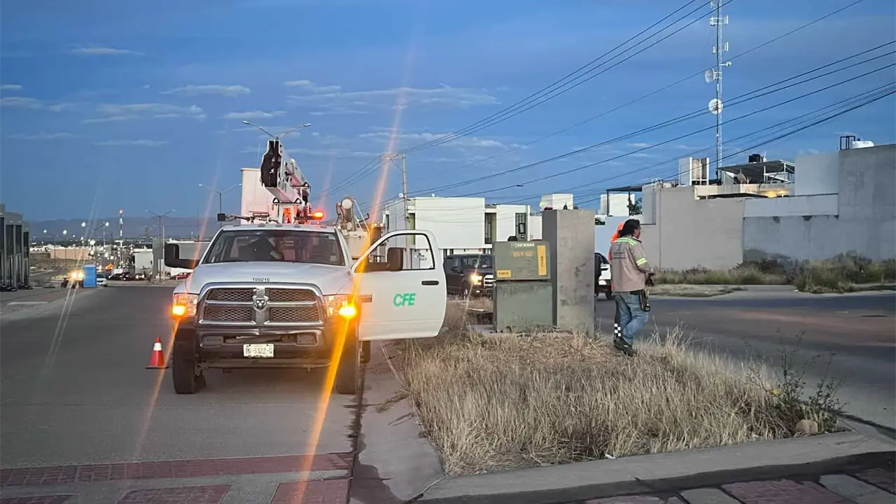 Atienden falla de alumbrado en Villa Magna