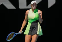 Jannik Sinner se recupera en Abierto de Australia gracias a reglas del calor
