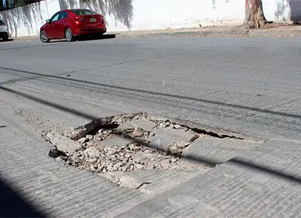 Persiste fuga de aguas negras en la Julián Carrillo Persiste fuga de aguas negras en la Julián Carrillo